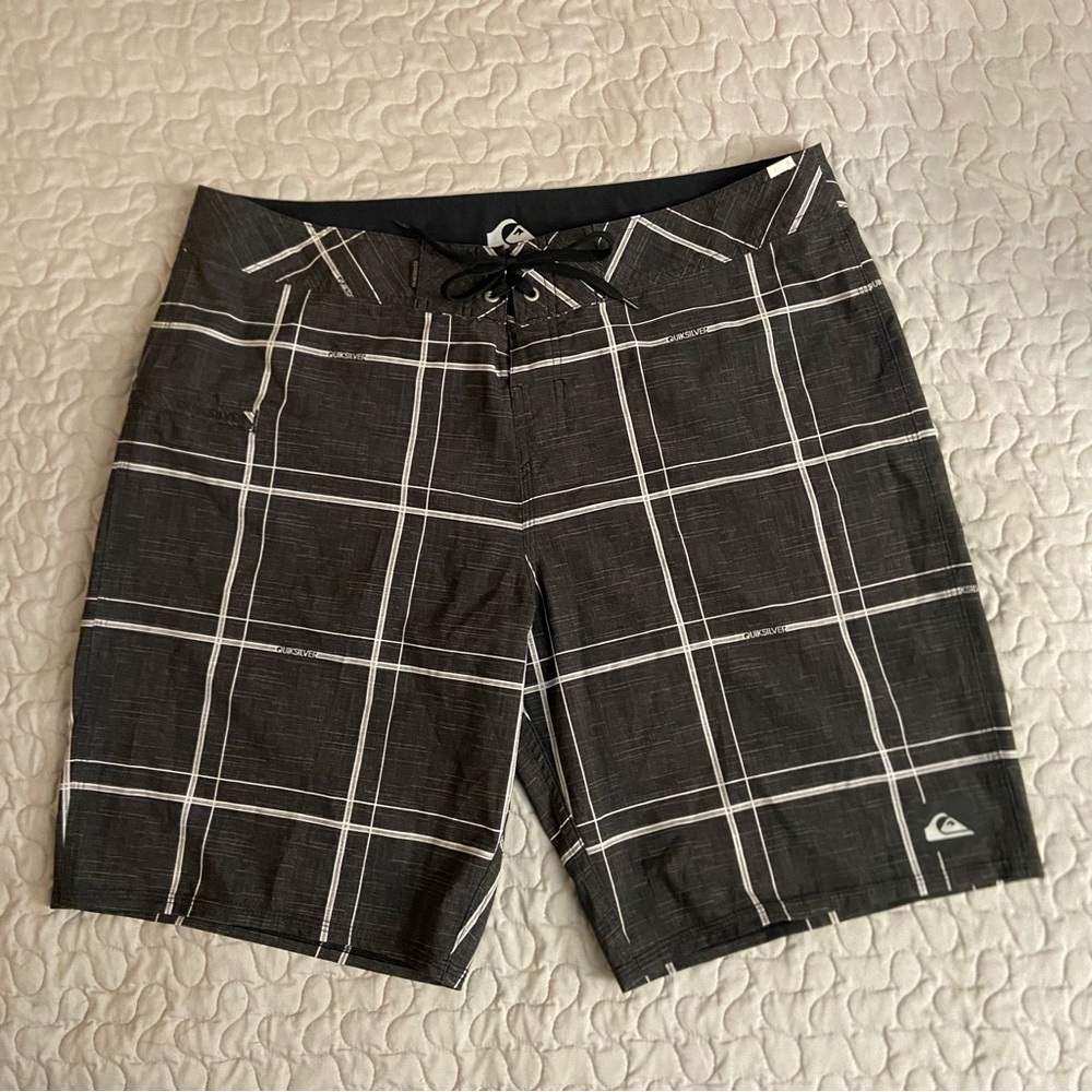 Men’s Quicksilver board shorts size 38